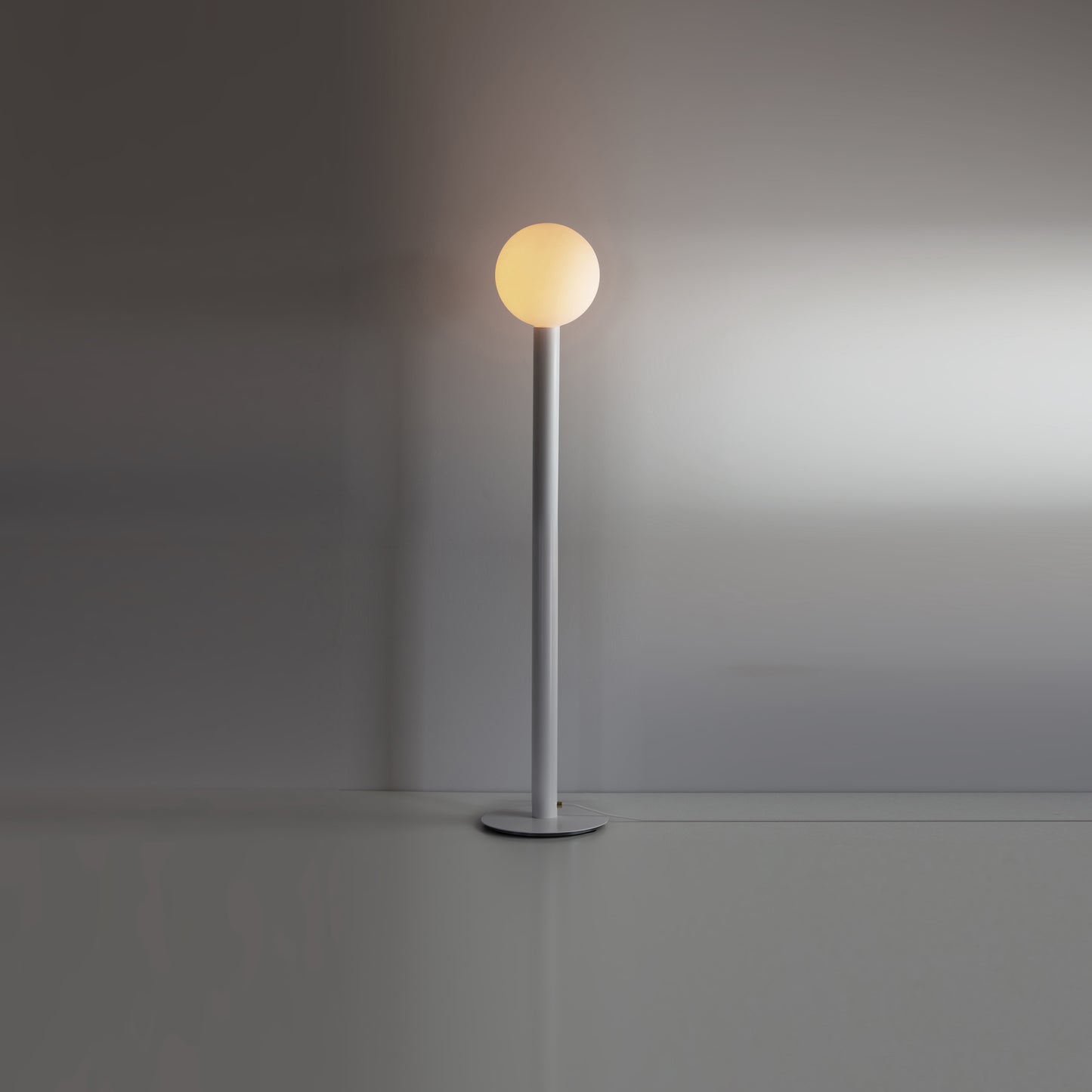 Nil: Floor Lamp
