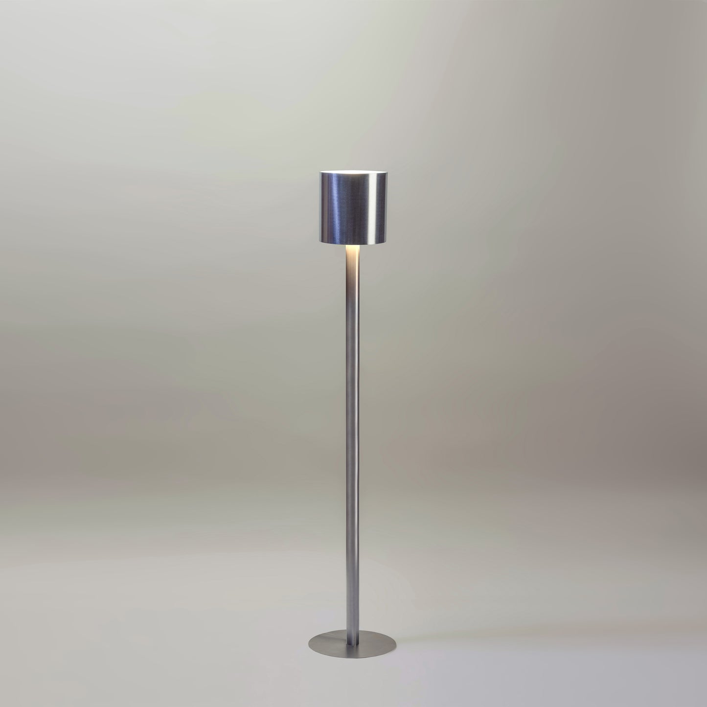 F2 Stehlampe