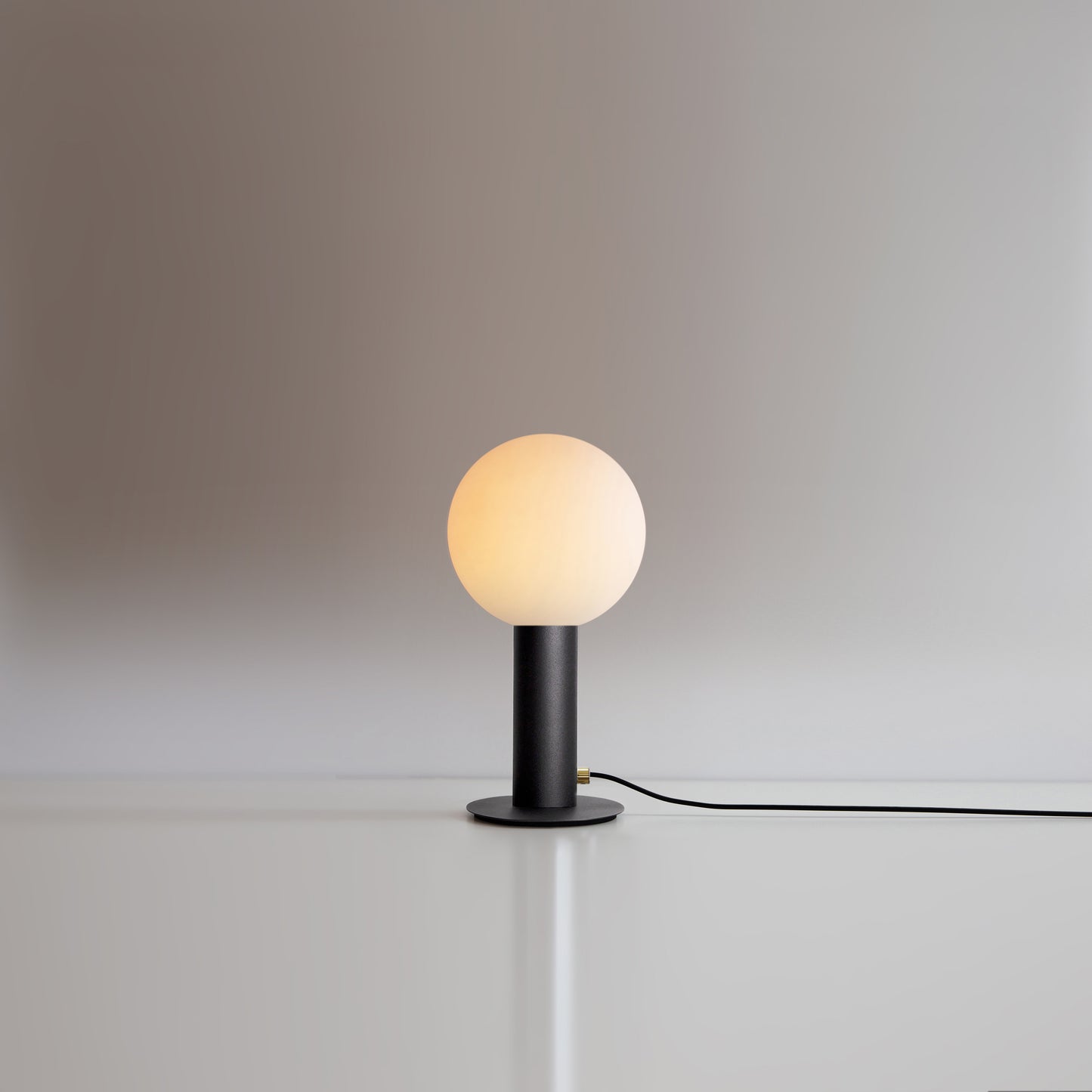 Nil: Desk Lamp