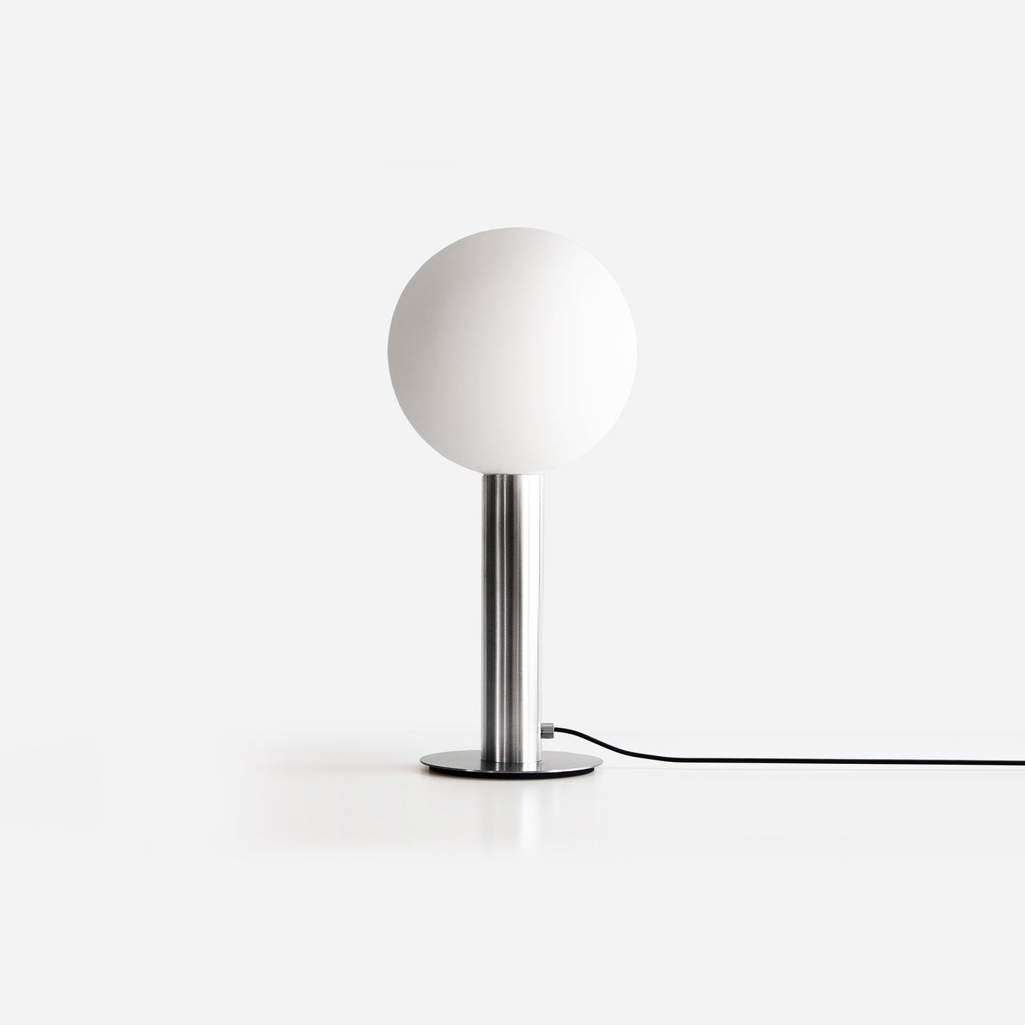 Nil: Table Lamp