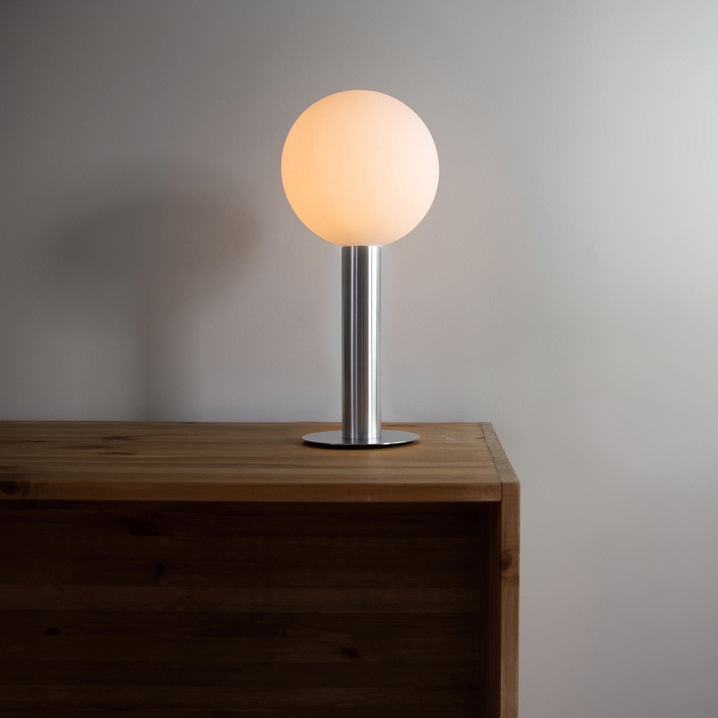 Nil: Table Lamp
