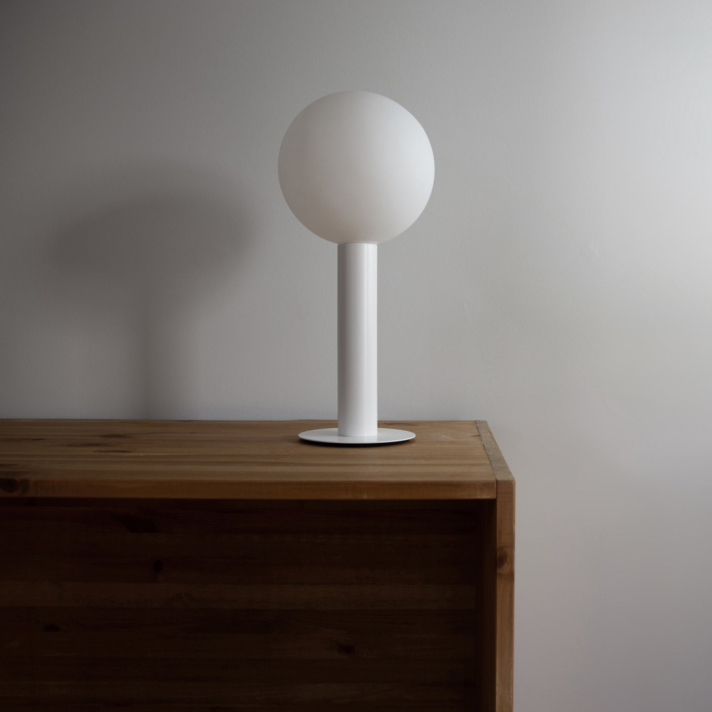 Nil: Table Lamp